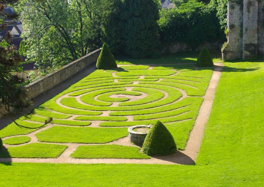 Jardins de l'Evêché : le maire bétonneur rêve de transformer un joyau historique en parking